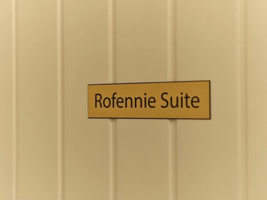 Rofennie Suite -Luxury Ensuite Room! Maidstone Exterior photo