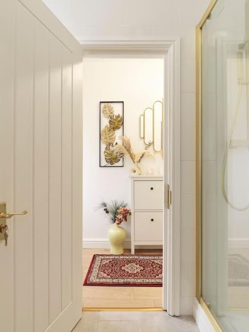 Rofennie Suite -Luxury Ensuite Room! Maidstone Exterior photo